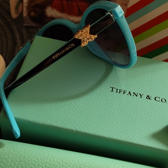 👄TIFFANY & COMPANY SUNGLASSES ✅ MADE IN ITALY BOX, CASE INCLUDED✅ - Picture 7 of 7